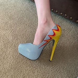 Taylor Says comic book shoe size 8.5
